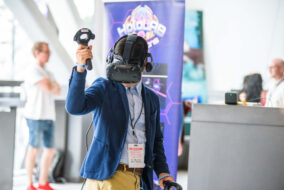 ‘HoloLAB Champions’ Tests Your Chemistry Skills In Virtual Reality